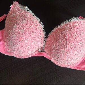 Victoria's Secret Pink and White Floral Lace Bra